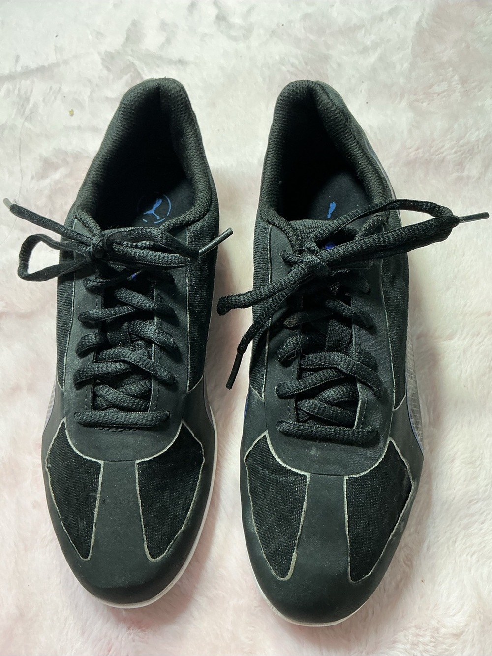 Puma Men's Black Athletic Lace-Up Sneakers with Subtle Blue Accent b80